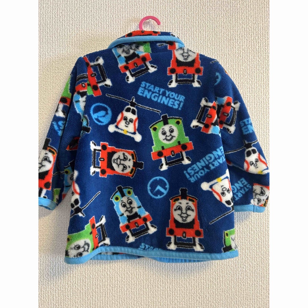 トーマス　フリース　パジャマ　90 キッズ/ベビー/マタニティのキッズ服男の子用(90cm~)(パジャマ)の商品写真