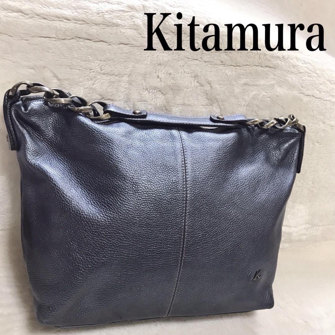 Kitamura(キタムラ)の極美品 Kitamura 大容量 ショルダーバッグ メタリック ブラック ロゴ レディースのバッグ(ショルダーバッグ)の商品写真