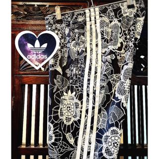 adidas - アディダス 希少 モノトーン 花柄 ジャージ パンツ adidas - アディダス 希少 モノトーン 花柄 ジャージ パンツ