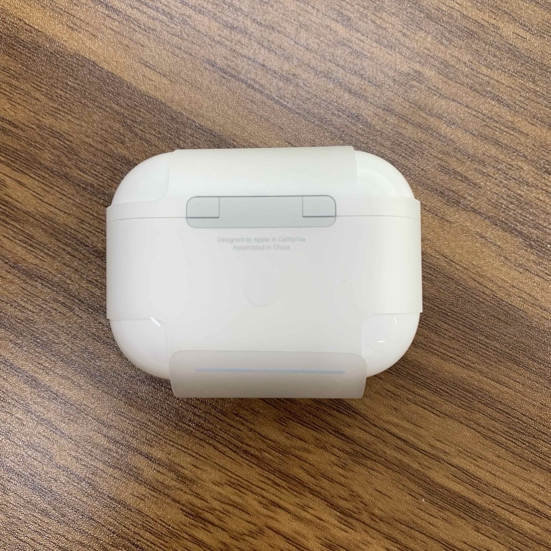 Apple(アップル)のApple純正 AirPods Pro MagSafe充電ケース付き スマホ/家電/カメラのオーディオ機器(ヘッドフォン/イヤフォン)の商品写真