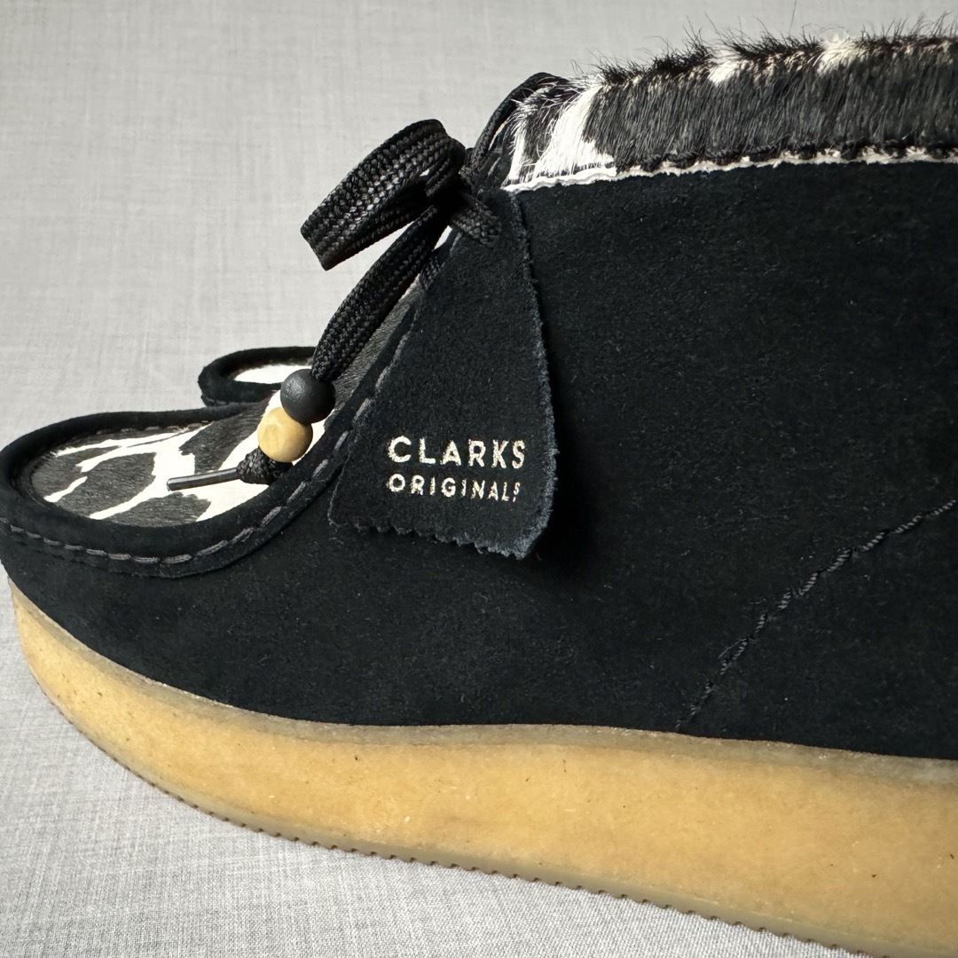 Clarks(クラークス)の美品 Clarks Originals ワラビー ブラックカウ 20AW 限定 レディースの靴/シューズ(ブーツ)の商品写真