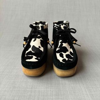 クラークス(Clarks)の美品 Clarks Originals ワラビー ブラックカウ 20AW 限定(ブーツ)