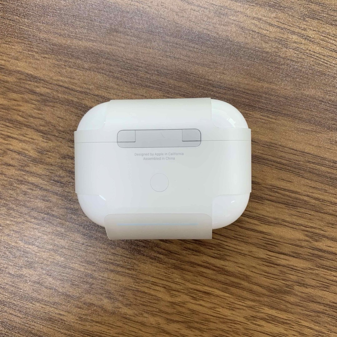 Apple(アップル)のApple純正 AirPods Pro MagSafe充電ケース付き スマホ/家電/カメラのオーディオ機器(ヘッドフォン/イヤフォン)の商品写真