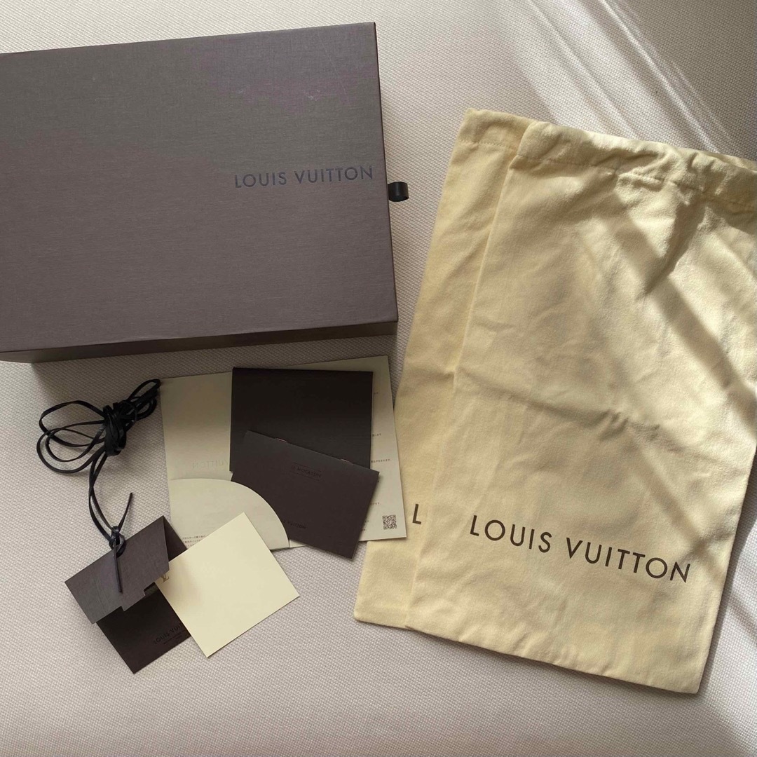 LOUIS VUITTON(ルイヴィトン)のLOUIS VUITTON スエード フラットシューズ ブラック 34 1/2  レディースの靴/シューズ(バレエシューズ)の商品写真