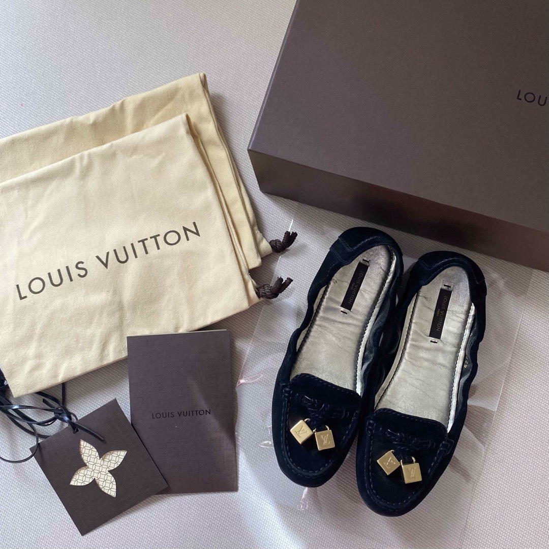 LOUIS VUITTON(ルイヴィトン)のLOUIS VUITTON スエード フラットシューズ ブラック 34 1/2  レディースの靴/シューズ(バレエシューズ)の商品写真