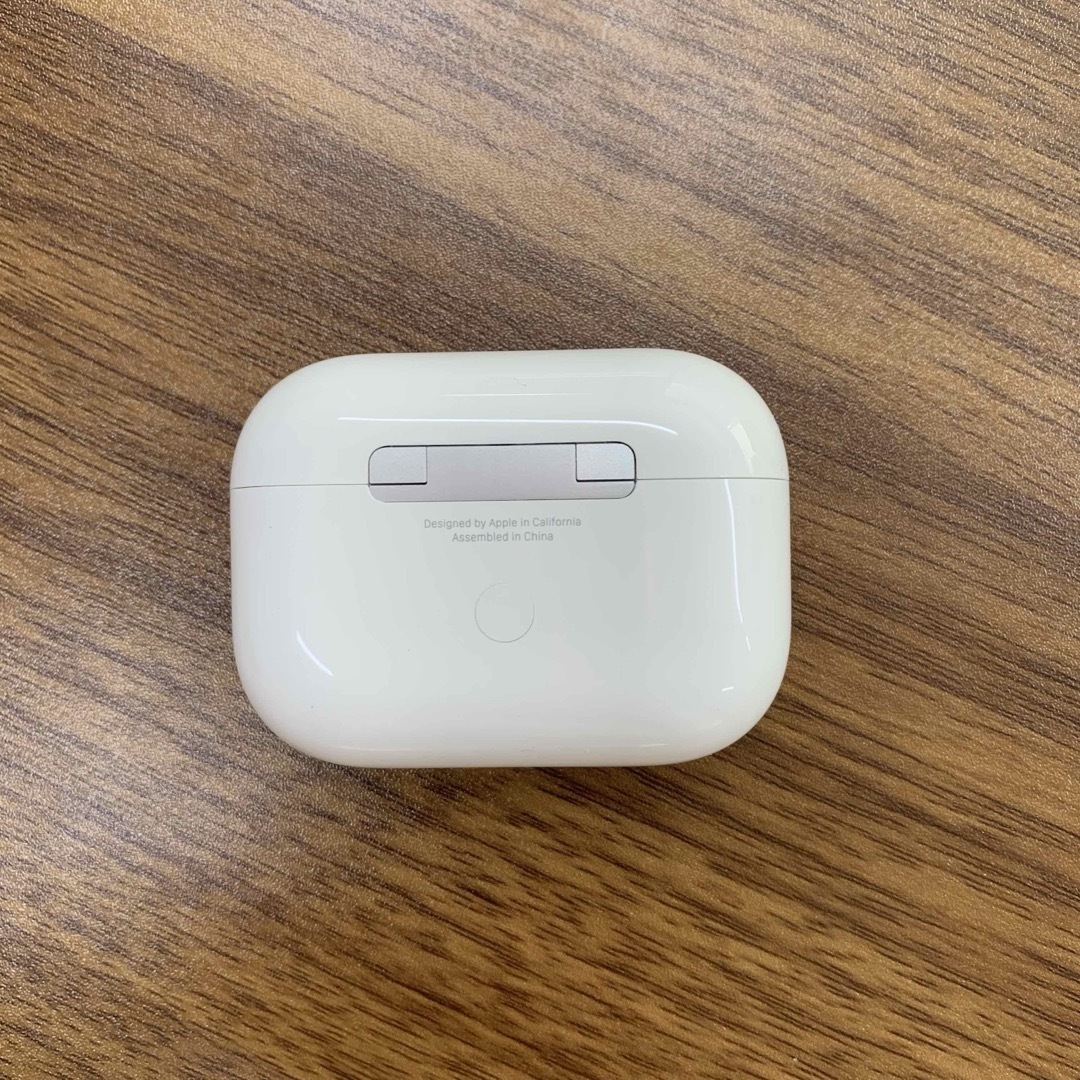 Apple(アップル)のApple純正 AirPods Pro MagSafe充電ケース付き スマホ/家電/カメラのオーディオ機器(ヘッドフォン/イヤフォン)の商品写真