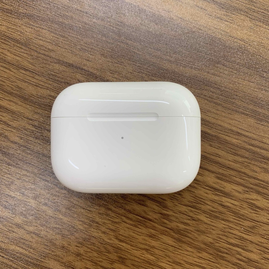 Apple(アップル)のApple純正 AirPods Pro MagSafe充電ケース付き スマホ/家電/カメラのオーディオ機器(ヘッドフォン/イヤフォン)の商品写真