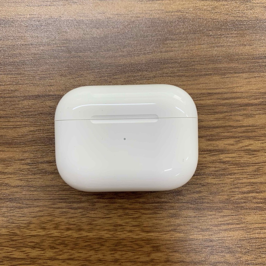 Apple(アップル)のApple純正 AirPods Pro MagSafe充電ケース付き スマホ/家電/カメラのオーディオ機器(ヘッドフォン/イヤフォン)の商品写真