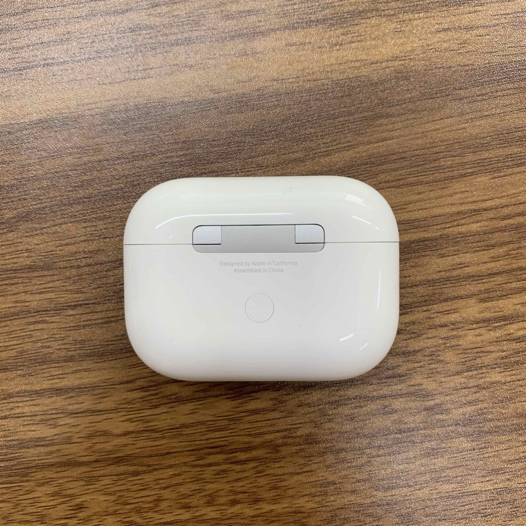 Apple(アップル)のApple純正 AirPods Pro MagSafe充電ケース付き スマホ/家電/カメラのオーディオ機器(ヘッドフォン/イヤフォン)の商品写真