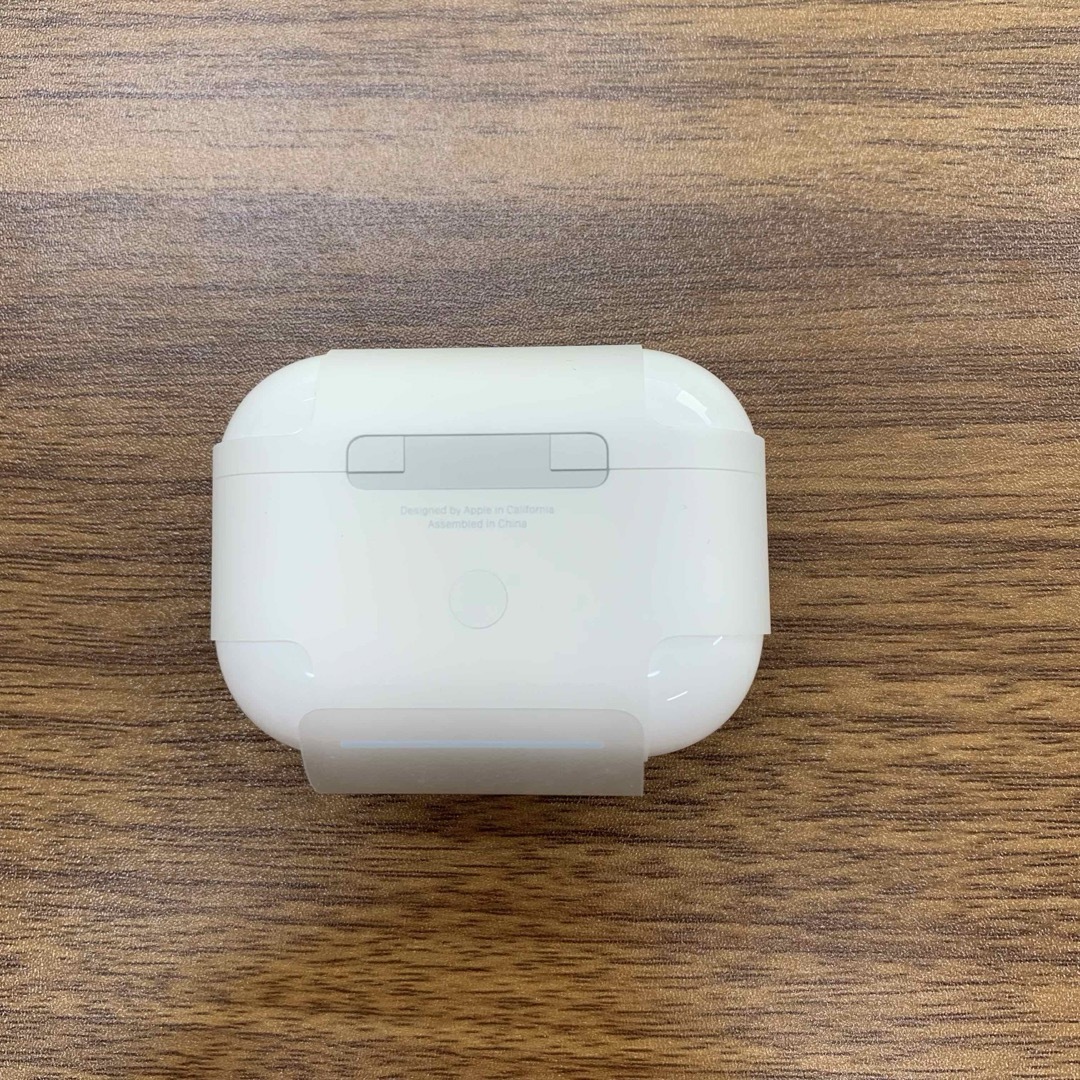 Apple(アップル)のApple純正 AirPods Pro MagSafe充電ケース付き スマホ/家電/カメラのオーディオ機器(ヘッドフォン/イヤフォン)の商品写真