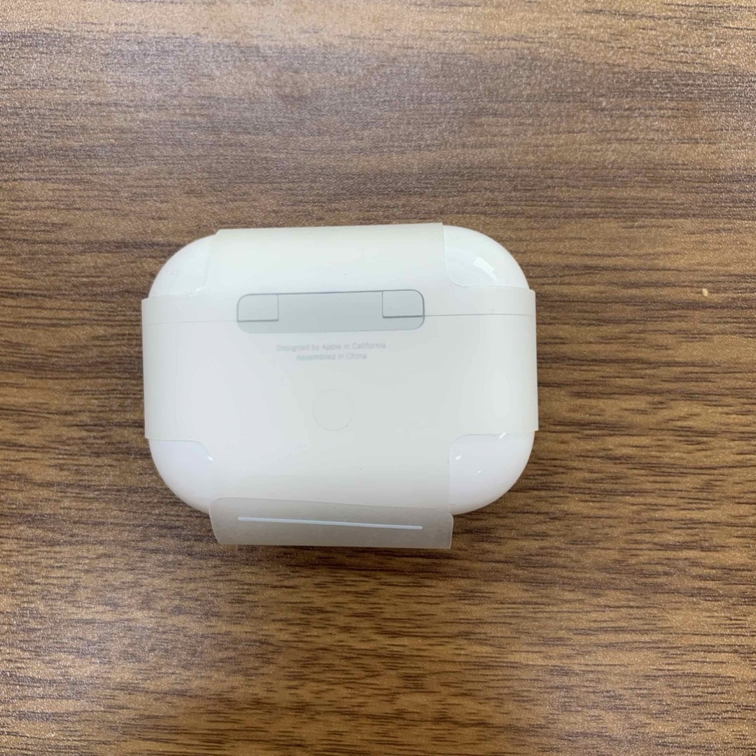 Apple(アップル)のApple純正 AirPods Pro MagSafe充電ケース付き スマホ/家電/カメラのオーディオ機器(ヘッドフォン/イヤフォン)の商品写真