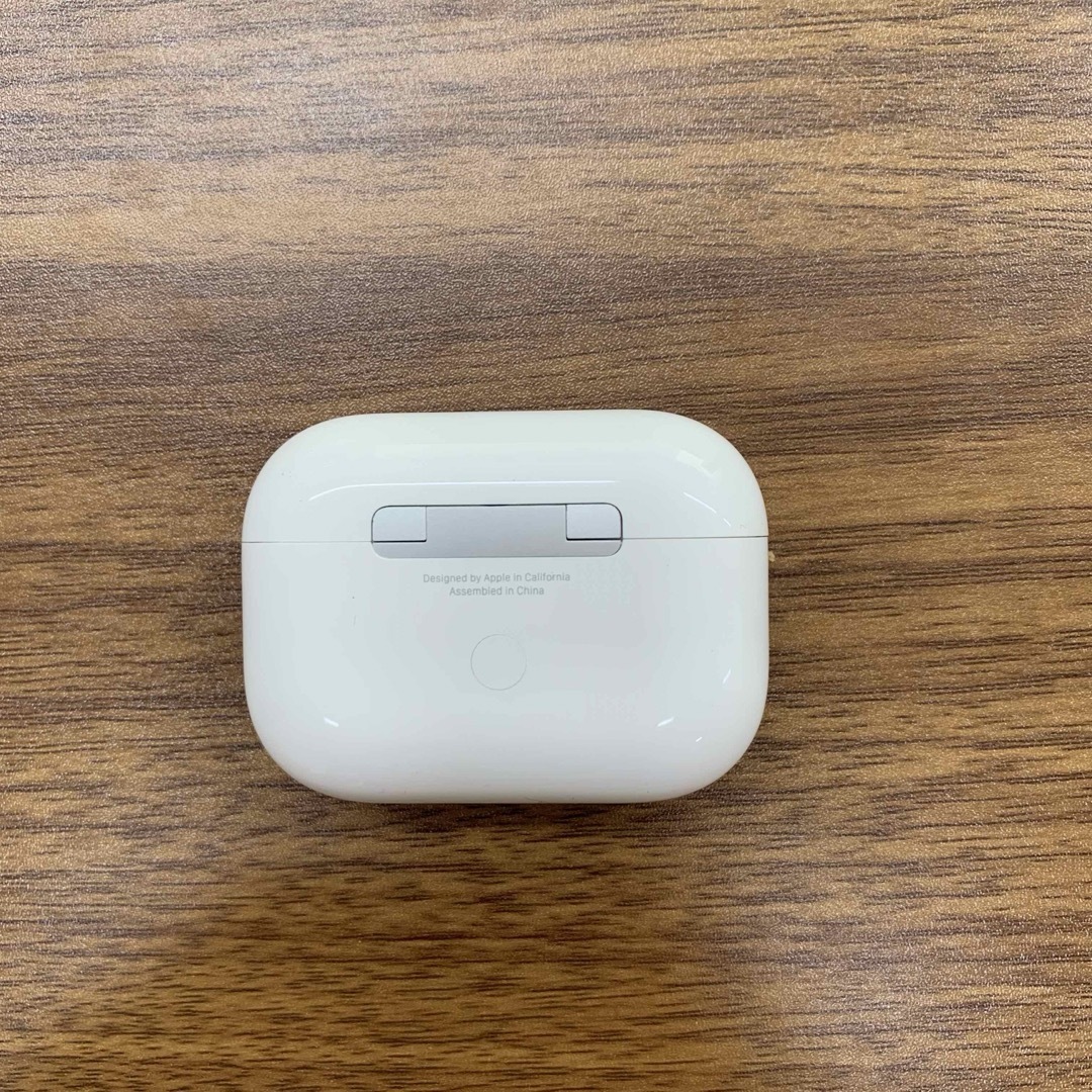 Apple(アップル)のApple純正 AirPods Pro MagSafe充電ケース付き スマホ/家電/カメラのオーディオ機器(ヘッドフォン/イヤフォン)の商品写真
