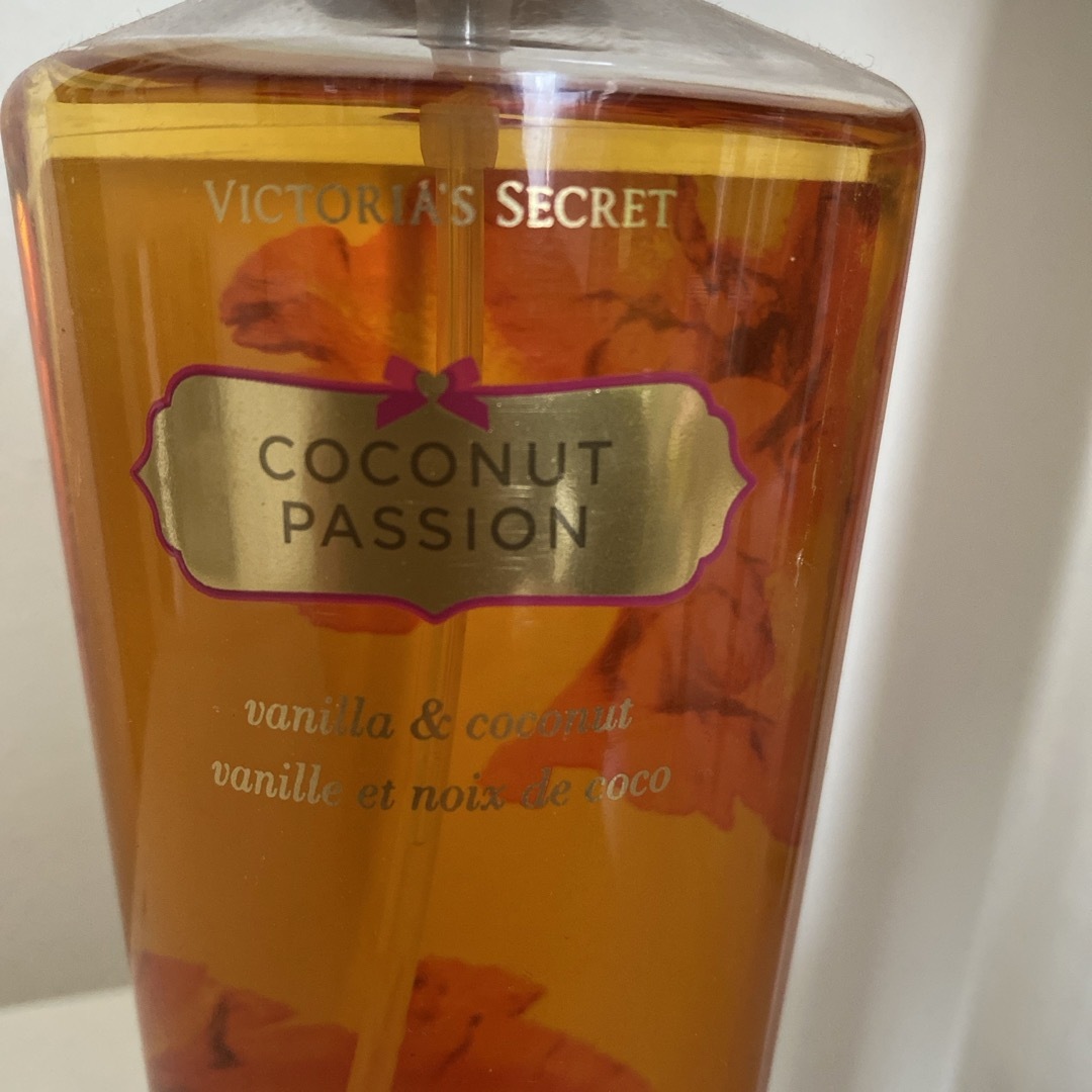 Victoria's Secret(ヴィクトリアズシークレット)のVictorlia's Seacret＊フレグランスミスト コスメ/美容の香水(香水(女性用))の商品写真