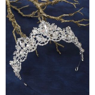 ウエディング　結婚式　前撮り　ティアラ　ヘッドアクセ(ヘッドドレス/ドレス)