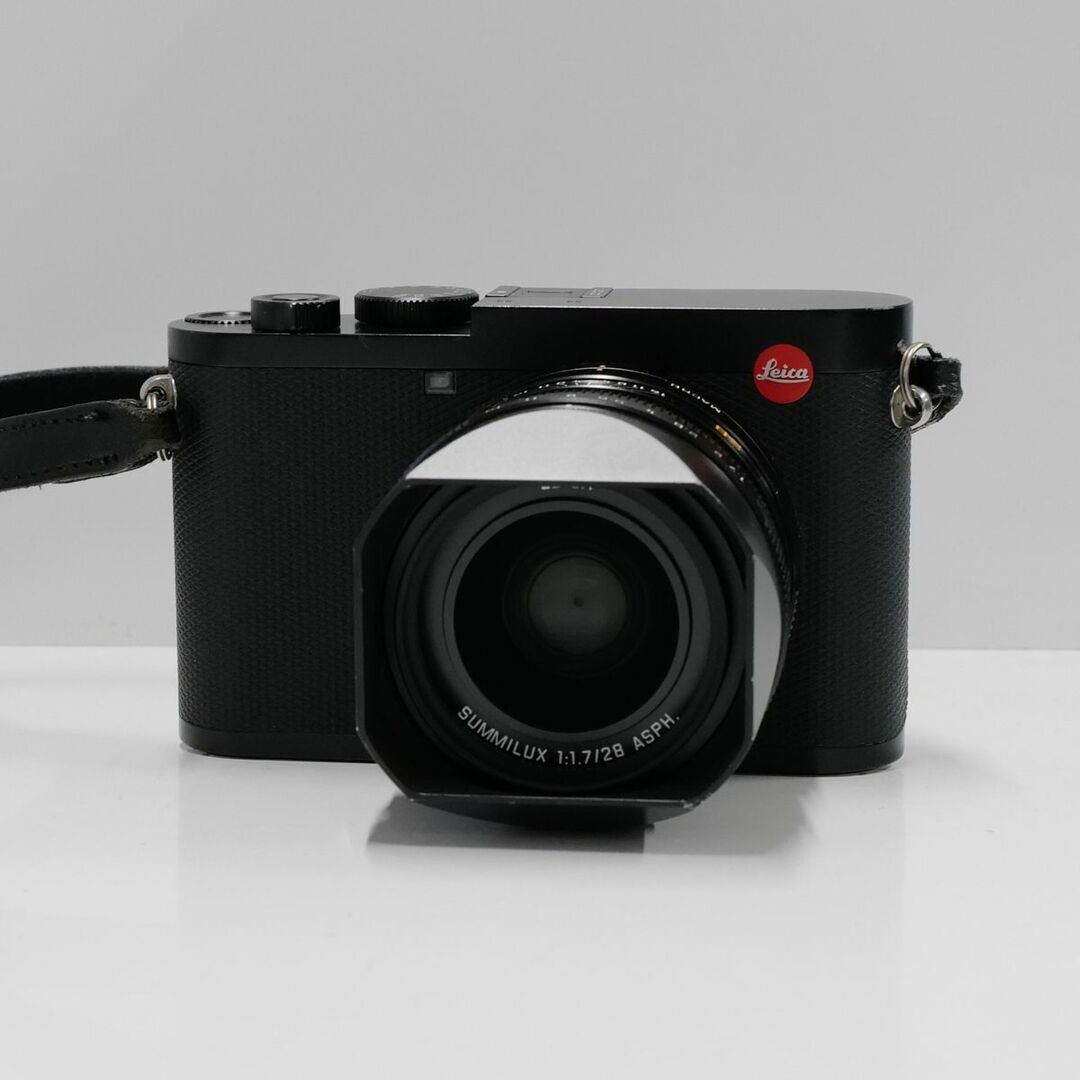 LEICA(ライカ)のLEICA Q2 USED美品 デジタルカメラ 本体＋バッテリー フルサイズ 単焦点 ズミルックス f1.7/28mm ASPH 高級コンデジ 完動品 中古 CP5500 スマホ/家電/カメラのカメラ(コンパクトデジタルカメラ)の商品写真