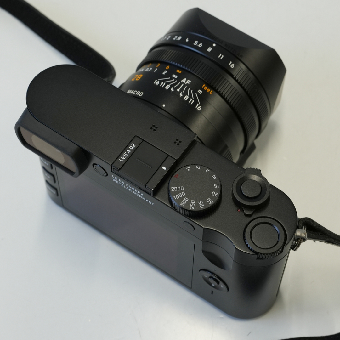 LEICA(ライカ)のLEICA Q2 USED美品 デジタルカメラ 本体＋バッテリー フルサイズ 単焦点 ズミルックス f1.7/28mm ASPH 高級コンデジ 完動品 中古 CP5500 スマホ/家電/カメラのカメラ(コンパクトデジタルカメラ)の商品写真