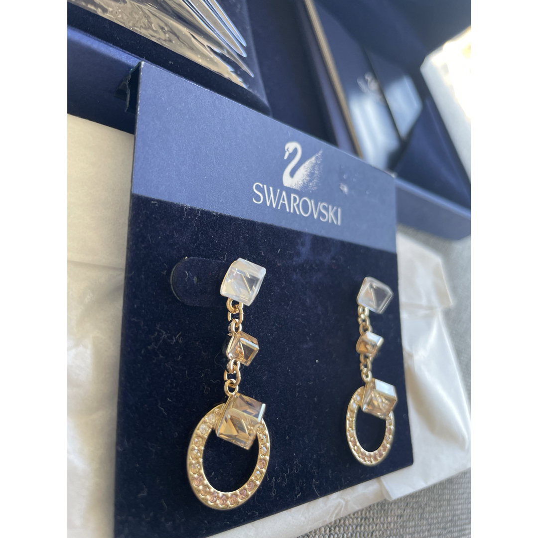 SWAROVSKI スワロフスキー Stella 星形ピアス 追跡送料関税込み