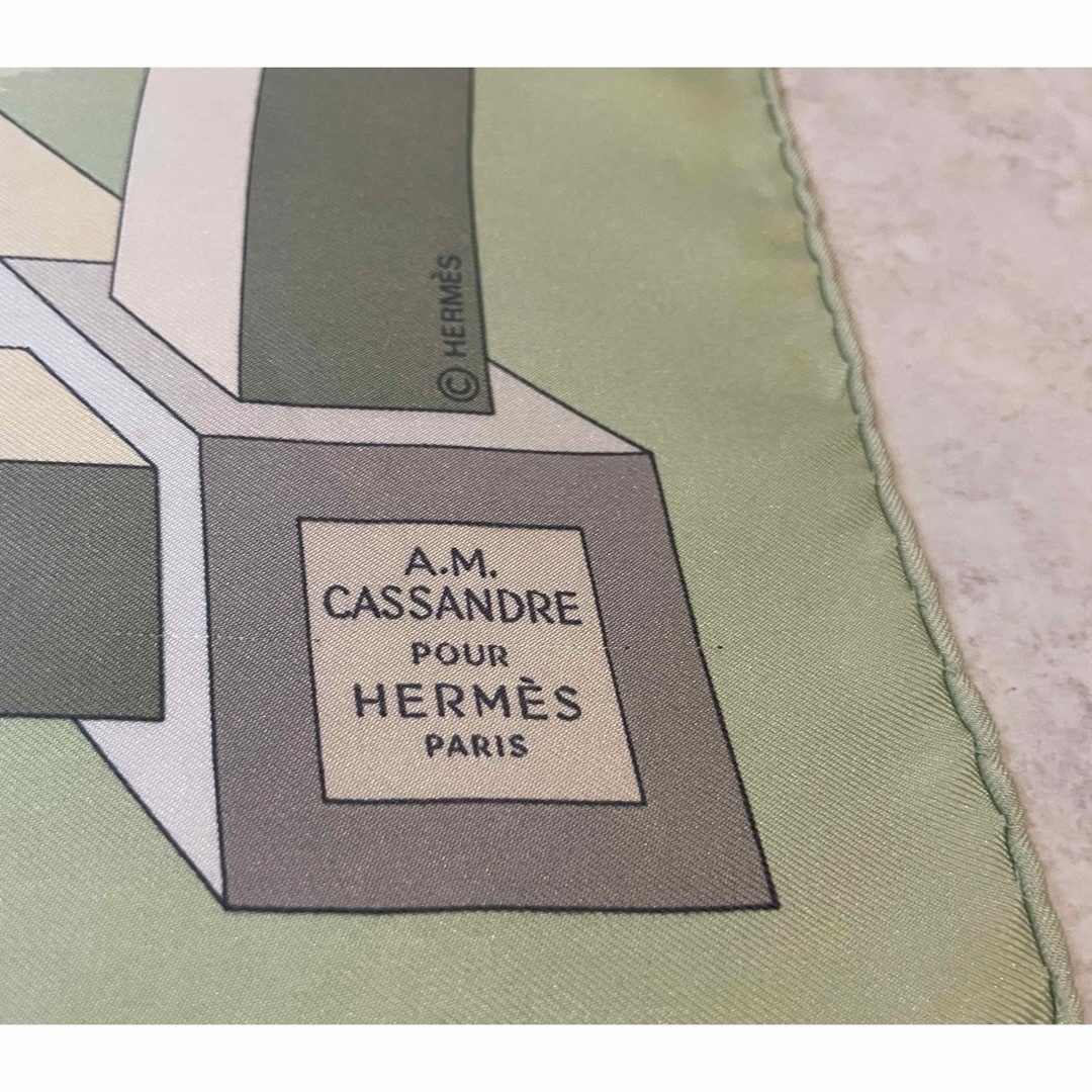 Hermes(エルメス)の優しいミントグリーンのプチカレ　エルメス　スカーフ　プチカレ　ポケットチーフ レディースのファッション小物(バンダナ/スカーフ)の商品写真