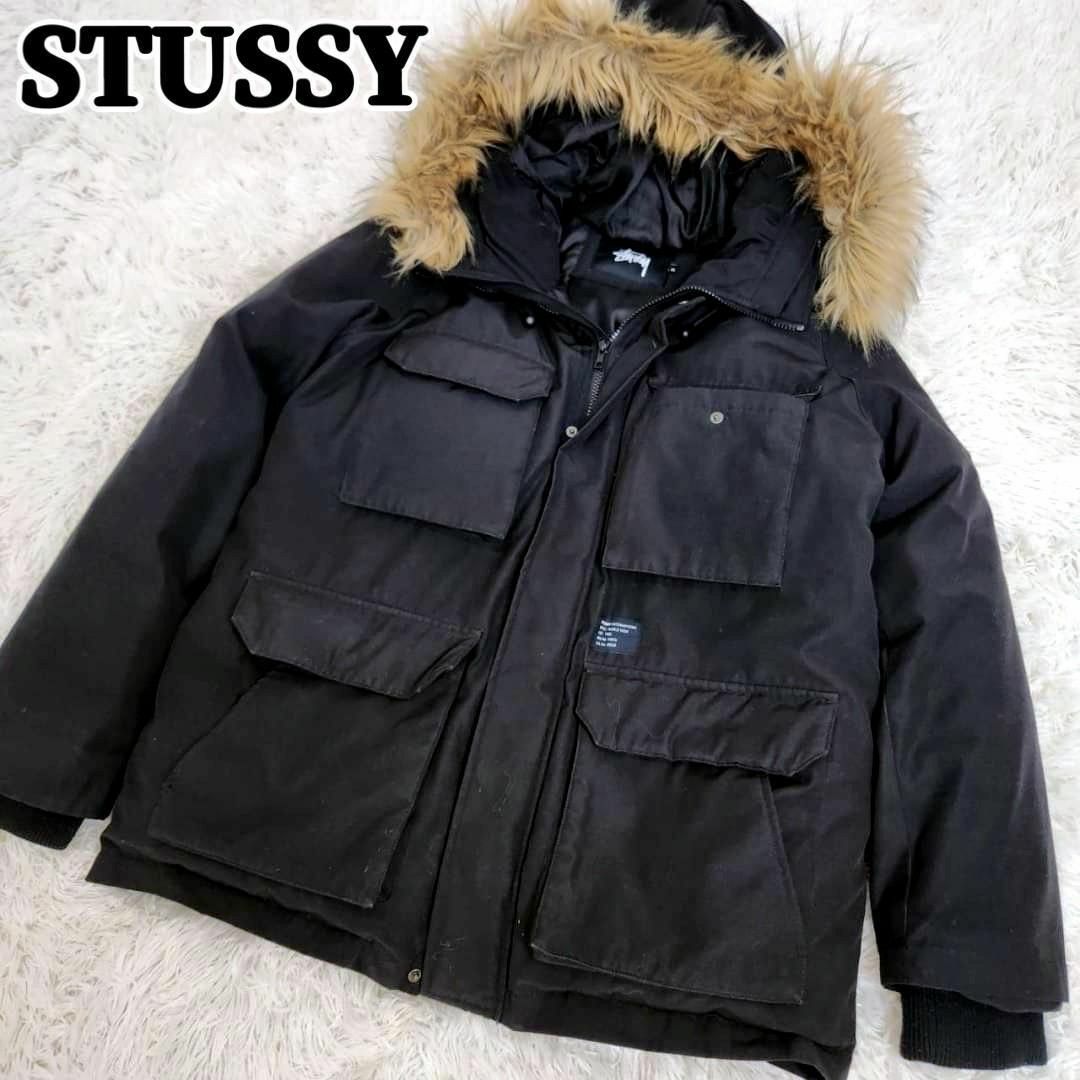 STUSSY　メンズ　ダウンジャケット　ボリュームフード　ファー付　黒　XL メンズのジャケット/アウター(ダウンジャケット)の商品写真