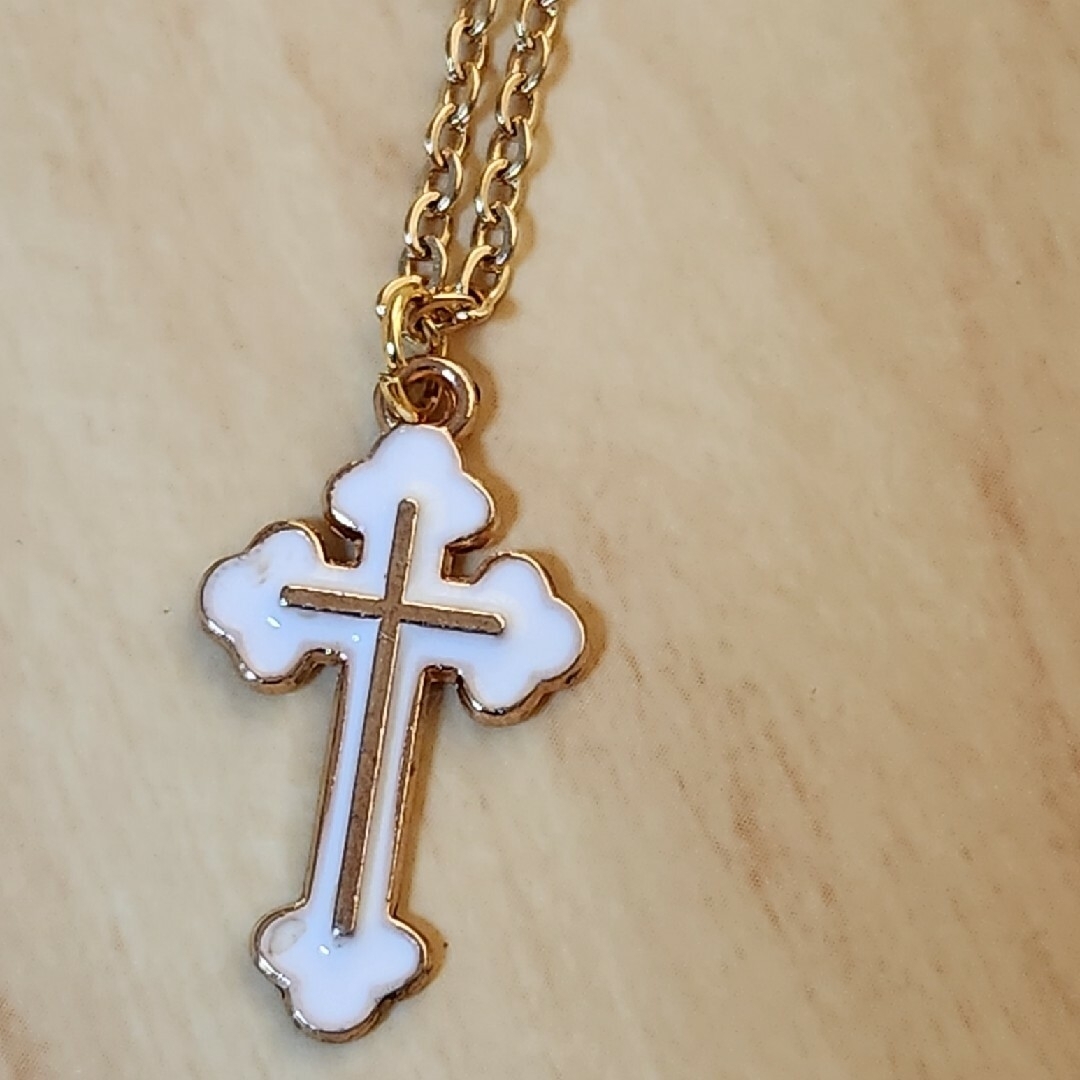 十字架ネックレス ハンドメイドのアクセサリー(ネックレス)の商品写真