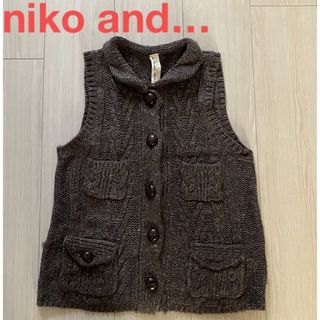 ニコアンド(niko and...)の訳アリ⭐︎ニコアンド　niko and… くるみボタンニットベスト/ブラウン⭐︎(ベスト/ジレ)