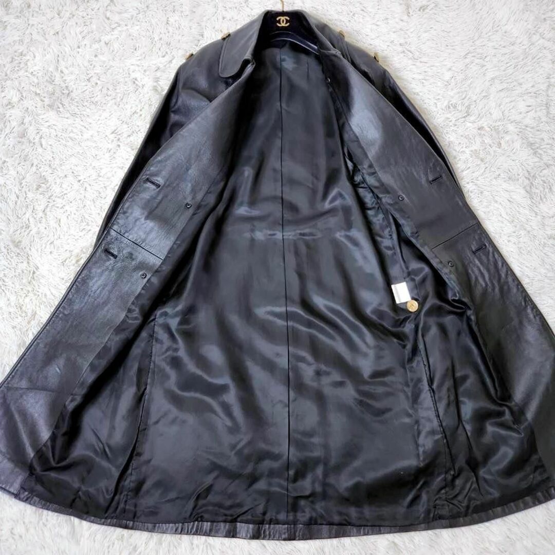 ラムレザー　ヴィンテージ　レザーコート　ロング丈　金ボタン　ダブルブレスト　黒 レディースのジャケット/アウター(その他)の商品写真