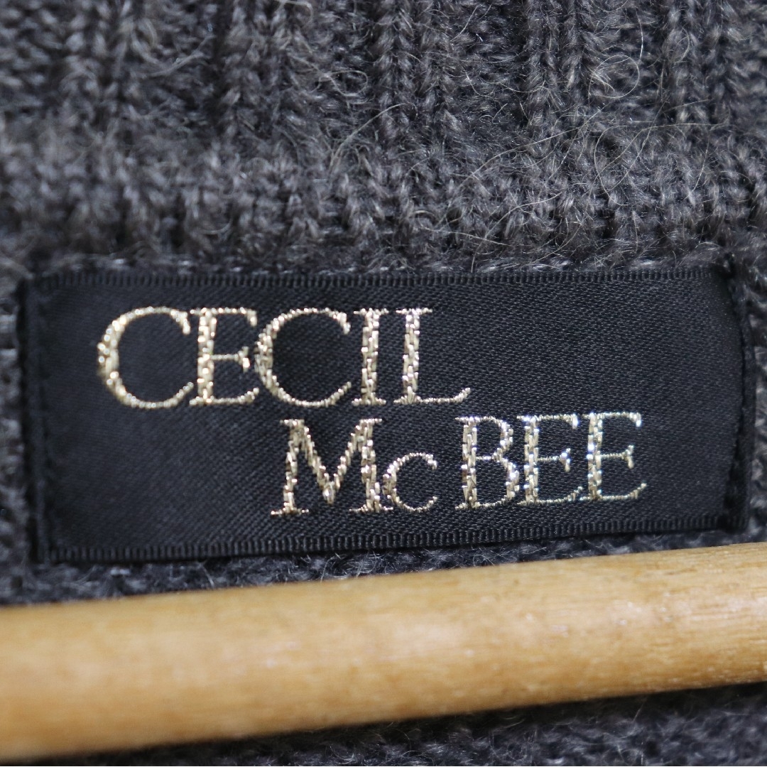 CECIL McBEE(セシルマクビー)のCECIL McBEE セシルマクビー ラインストーンニット Mサイズ グレー レディースのトップス(ニット/セーター)の商品写真