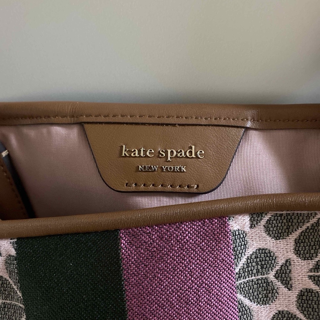 kate spade new york(ケイトスペードニューヨーク)のケイトスペード  ジャガードフラワー　トートバッグ レディースのバッグ(トートバッグ)の商品写真