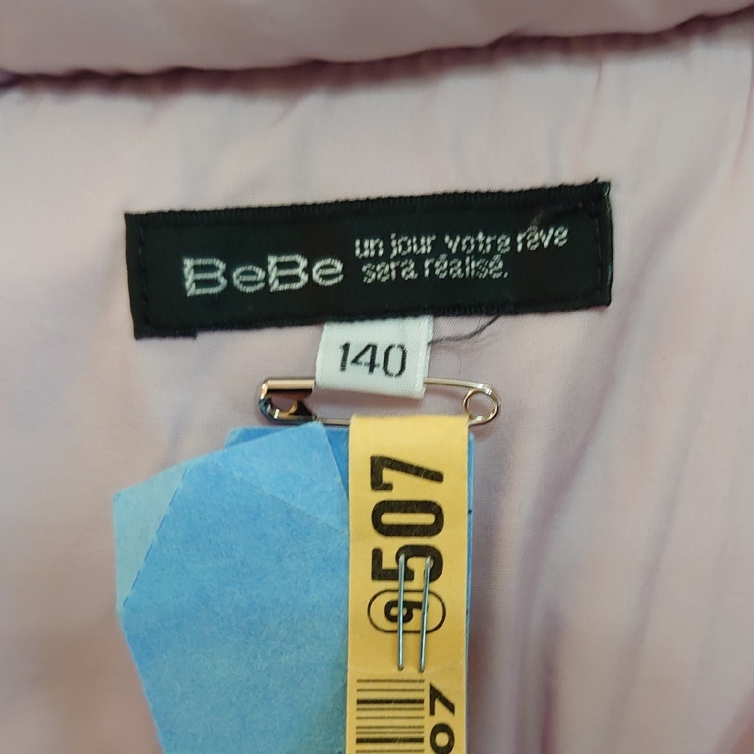 BeBe(ベベ)の美品✨♥️BeBe♥️可愛いダウンコート💕。140㎝。 キッズ/ベビー/マタニティのキッズ服女の子用(90cm~)(コート)の商品写真