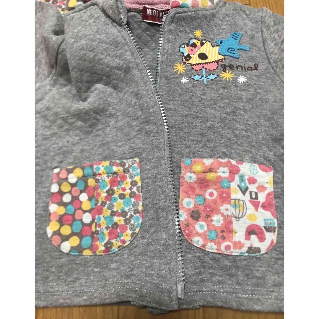 女の子　長袖Tシャツ&パーカー　95サイズ　2枚 キッズ/ベビー/マタニティのキッズ服女の子用(90cm~)(Tシャツ/カットソー)の商品写真