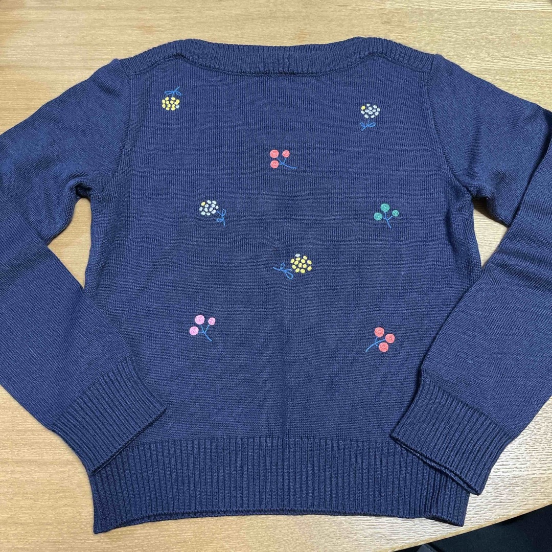 familiar(ファミリア)の美品☆ファミリア ニット 花刺繍 ネイビー 130cm キッズ/ベビー/マタニティのキッズ服女の子用(90cm~)(ニット)の商品写真