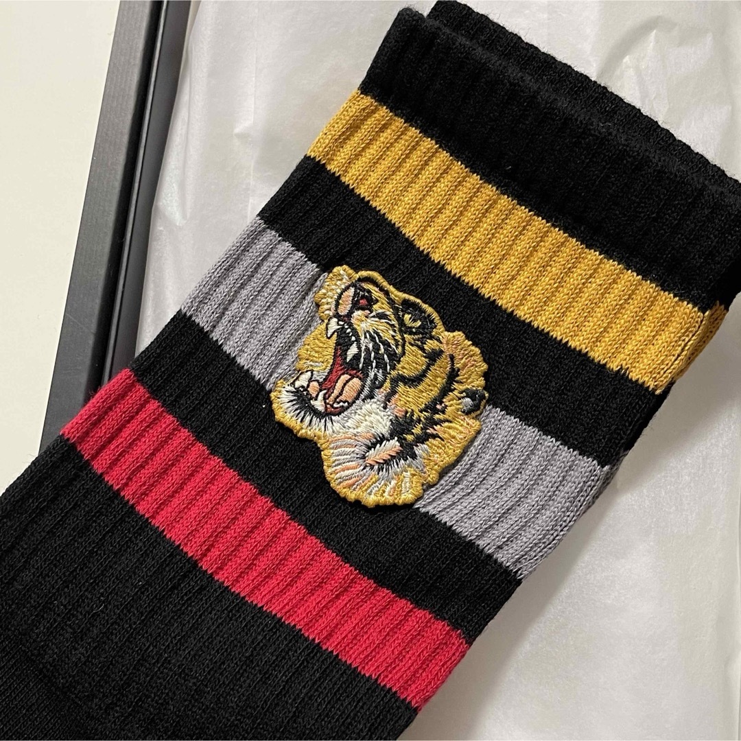 新品グッチ 虎タイガーソックス、靴下 新品グッチ 虎タイガーソックス、靴下