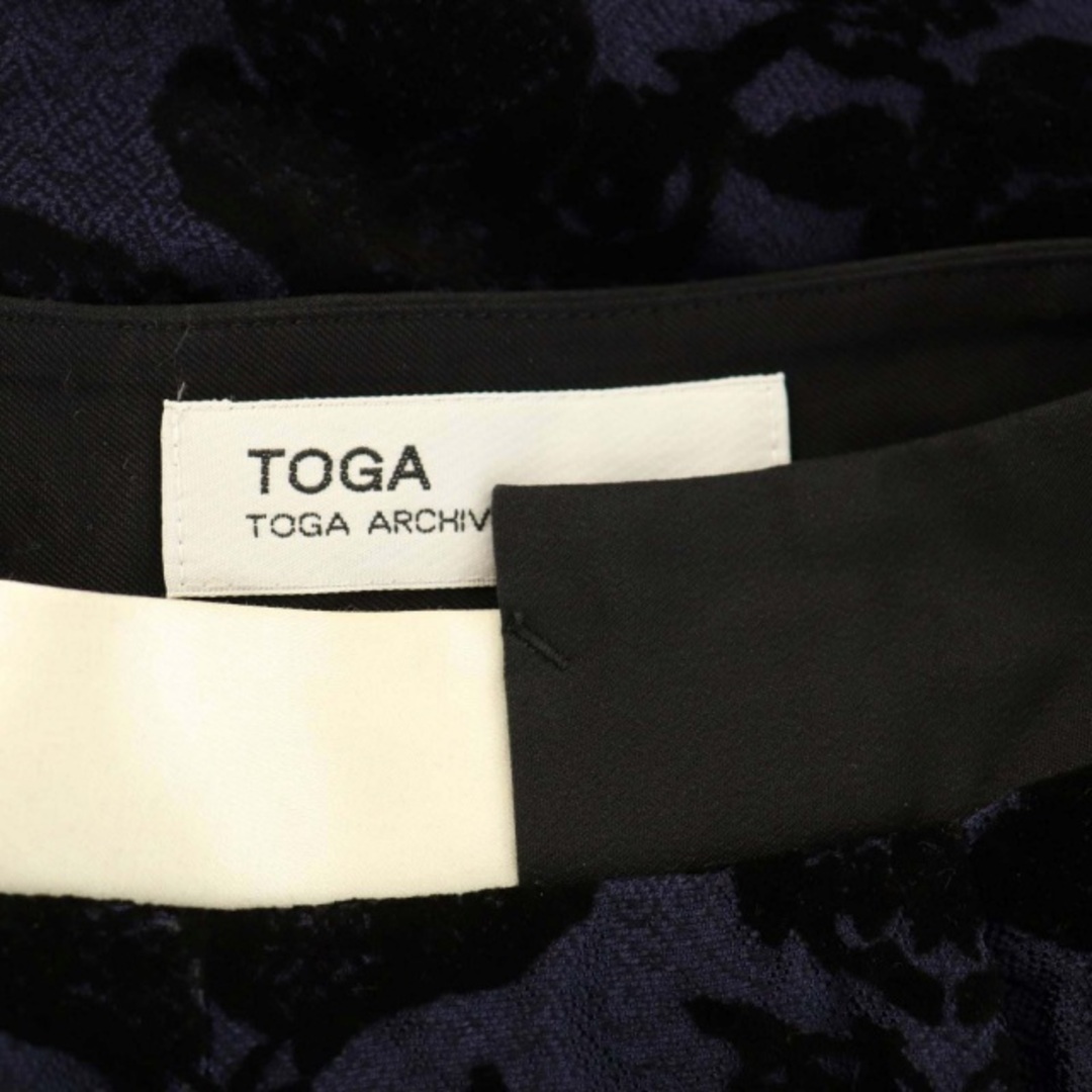 TOGA(トーガ)のトーガ タイトスカート ロング 花柄 ベルベット スリット 0 XS 紺 黒 レディースのスカート(ロングスカート)の商品写真