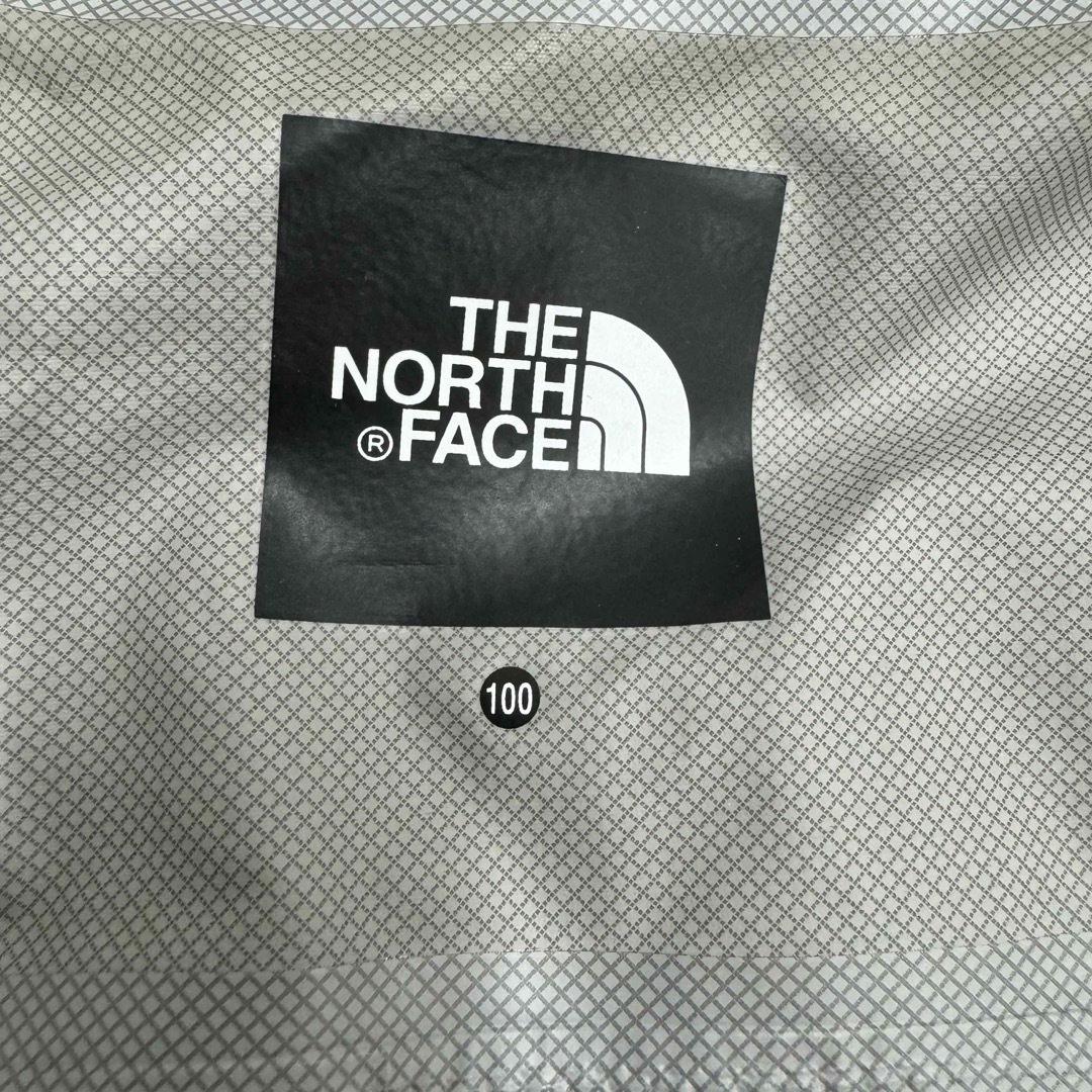 THE NORTH FACE(ザノースフェイス)のノースフェイス　キッズ　100 ナイロンジャケット　ネイビー　防水加工済み キッズ/ベビー/マタニティのキッズ服男の子用(90cm~)(ジャケット/上着)の商品写真