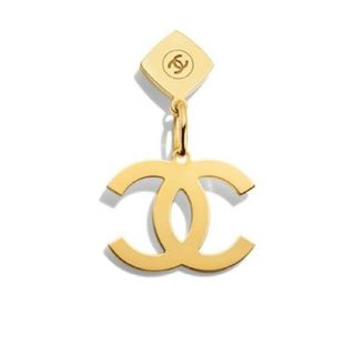 シャネル(CHANEL)のシャネル　2023年　ホリデー限定　チャーム　CHANEL　CCロゴ②(チャーム)