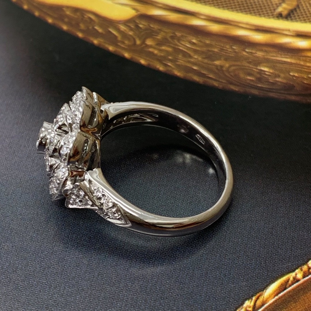 Damiani(ダミアーニ)のK18WG DAMIANI ダミアーニ　ダイヤモンド　リング　指輪　フラワー レディースのアクセサリー(リング(指輪))の商品写真
