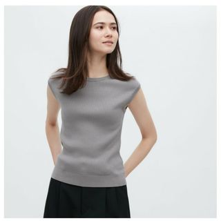 ユニクロ(UNIQLO)の☆ご専用☆ユニクロ　ノースリーブトップス　グレー(ニット/セーター)