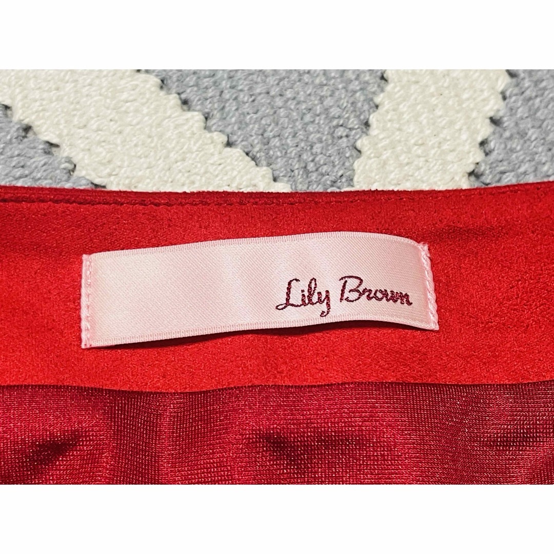 Lily Brown(リリーブラウン)の美品　リリーブラウン　スエード調素材　スカート　赤　切り替えスカート レディースのスカート(ミニスカート)の商品写真