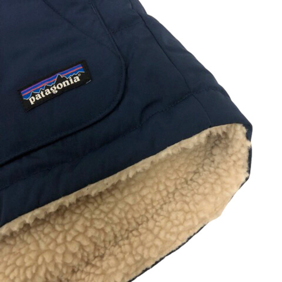 patagonia(パタゴニア)のパタゴニア ダウンベスト リバーシブル ボア ワンポイントロゴ 青 白 メンズのジャケット/アウター(ダウンベスト)の商品写真