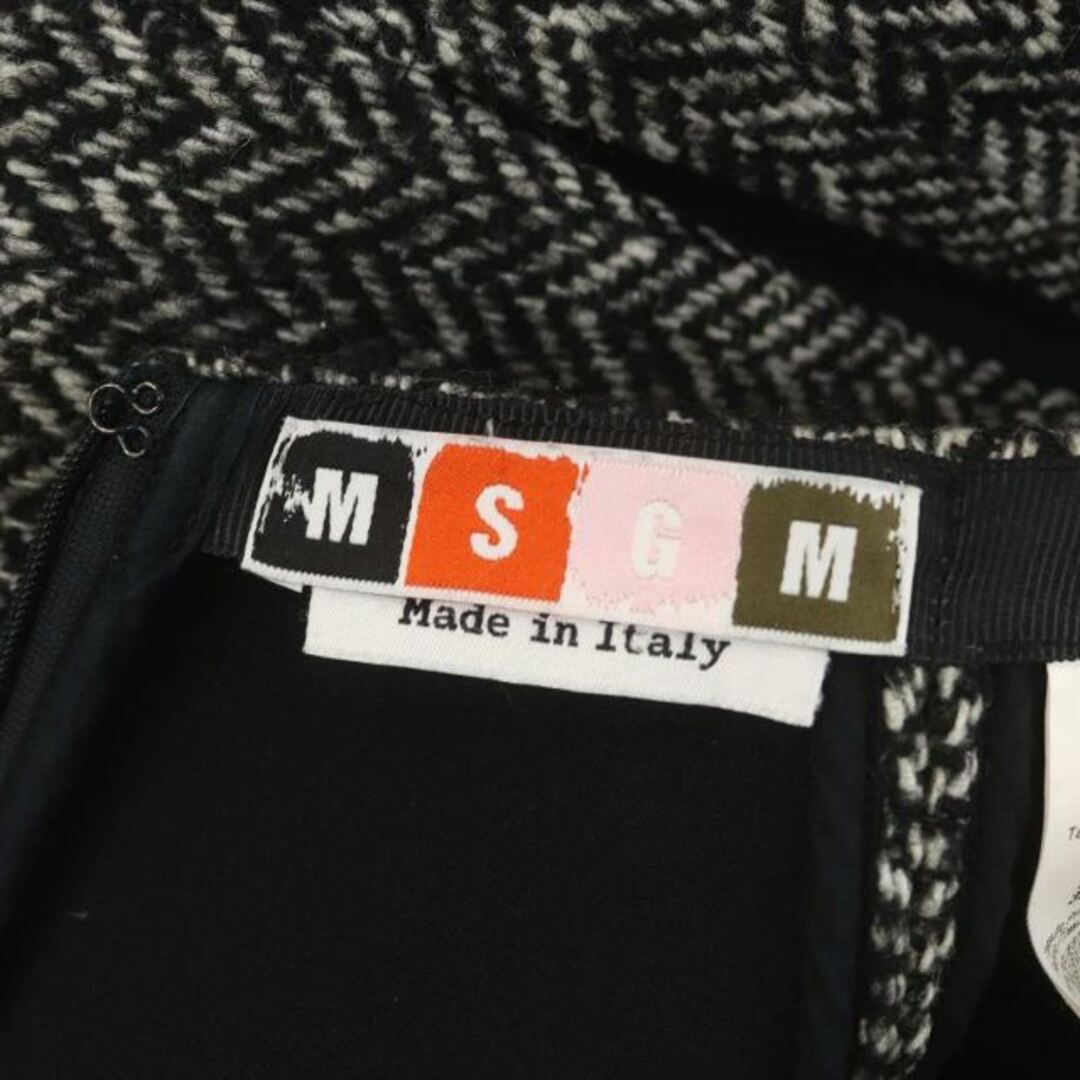 MSGM(エムエスジイエム)のエムエスジーエム ヘリンボーンツイードフレアスカート ミニ 38 黒 白 レディースのスカート(ひざ丈スカート)の商品写真
