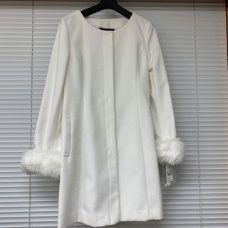 セシルマクビー(CECIL McBEE)の新品　CECIL McBEE　エレガントな白コート　袖ファー付き(その他)