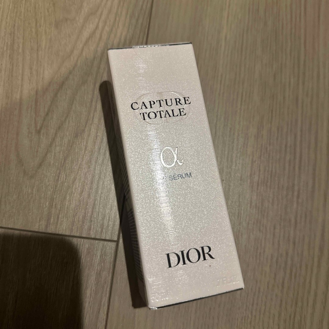 Christian Dior(クリスチャンディオール)のDior カプチュール トータル ル セラム 30ml 新品 未使用未開封品 コスメ/美容のスキンケア/基礎化粧品(美容液)の商品写真