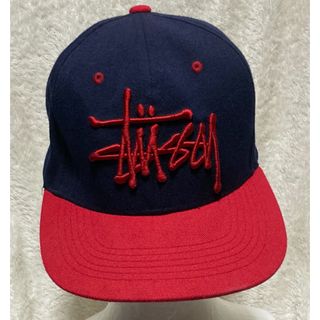 ステューシー(STUSSY)の程度良好キャップ【STUSSY ステューシー】赤紺カラースナップバック帽子CAP(キャップ)