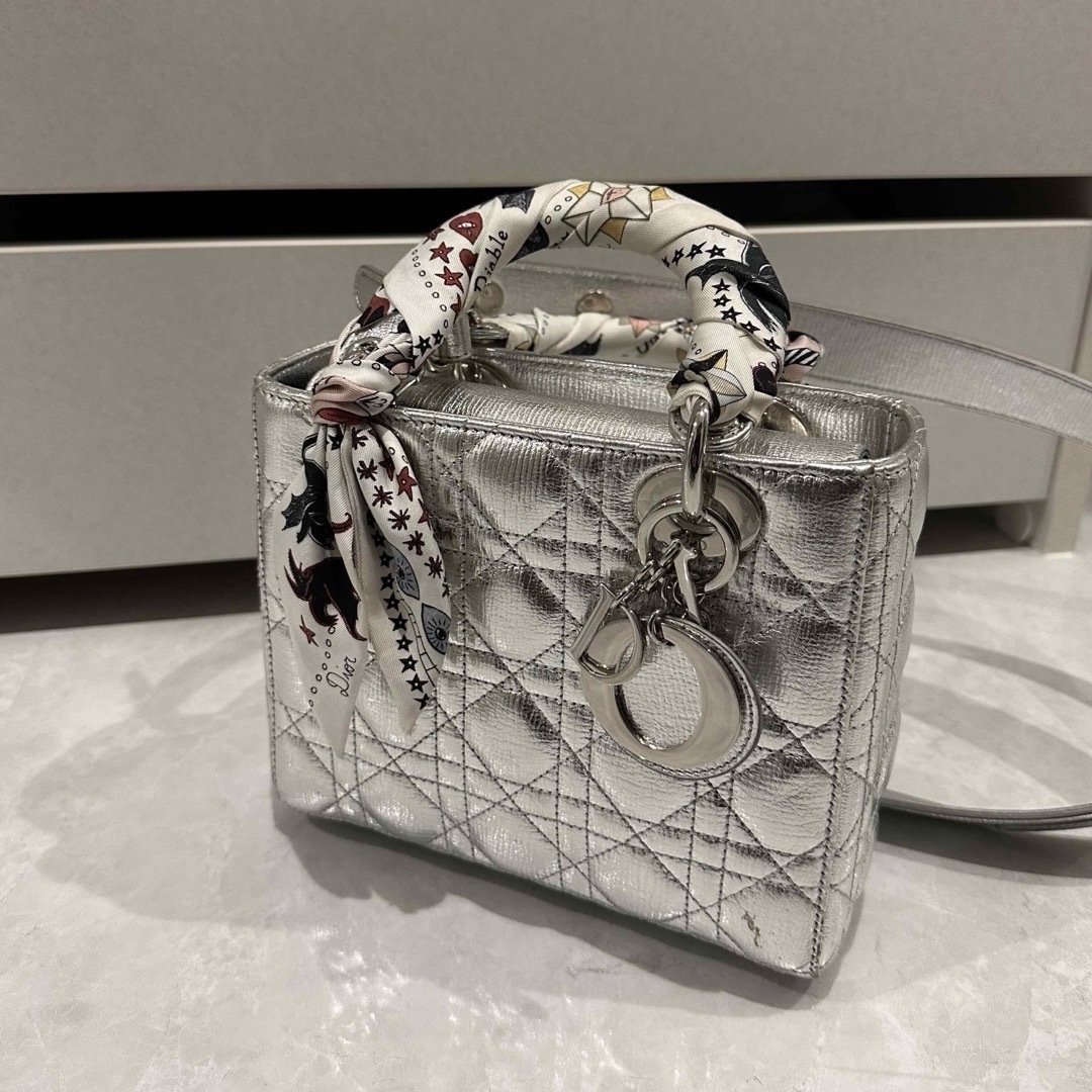 lady dior スモール　シルバーレディディオールシルバー