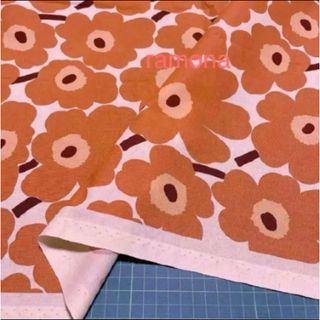 マリメッコ(marimekko)のマリメッコ 生地 ミニウニッコ オレンジバーガンディ2021秋(生地/糸)