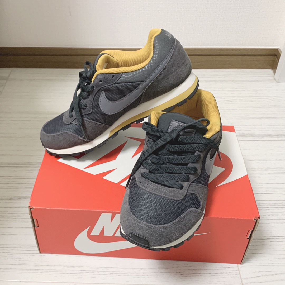 NIKE(ナイキ)のWMNS NIKE MD RUNNER 2 スニーカー/23.5cm レディースの靴/シューズ(スニーカー)の商品写真