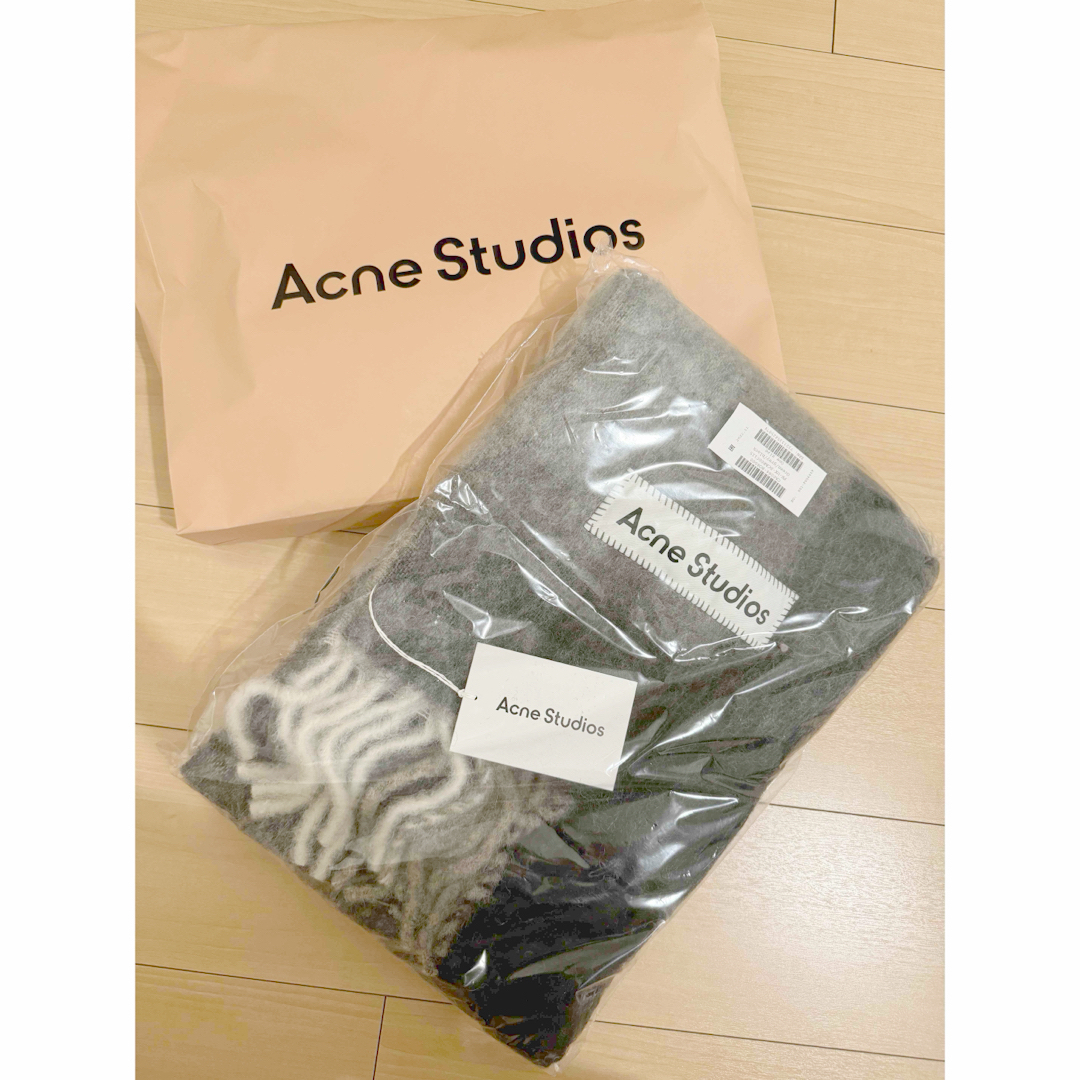 Acne Studiosマフラー