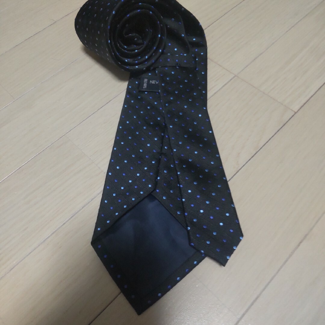 青山(アオヤマ)の洋服の青山 ニューコレクションスタジオ ブラック ドット  シルク ネクタイ メンズのファッション小物(ネクタイ)の商品写真