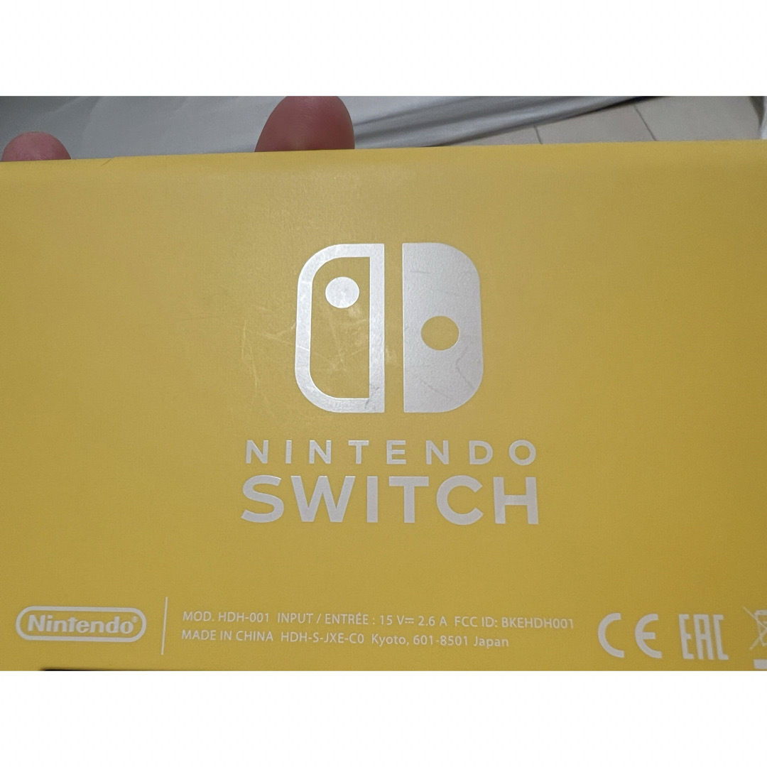 Nintendo Switch(ニンテンドースイッチ)のSwitch ライト　イエロー エンタメ/ホビーのゲームソフト/ゲーム機本体(家庭用ゲーム機本体)の商品写真