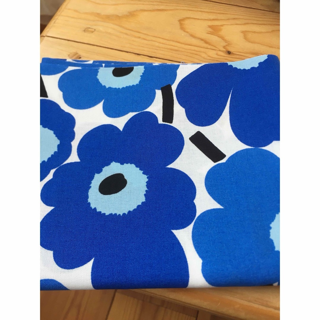 marimekko(マリメッコ)の☆マリメッコ  ハンドメイド　保温保冷　持ち手付きお弁当袋☆ ハンドメイドのファッション小物(バッグ)の商品写真